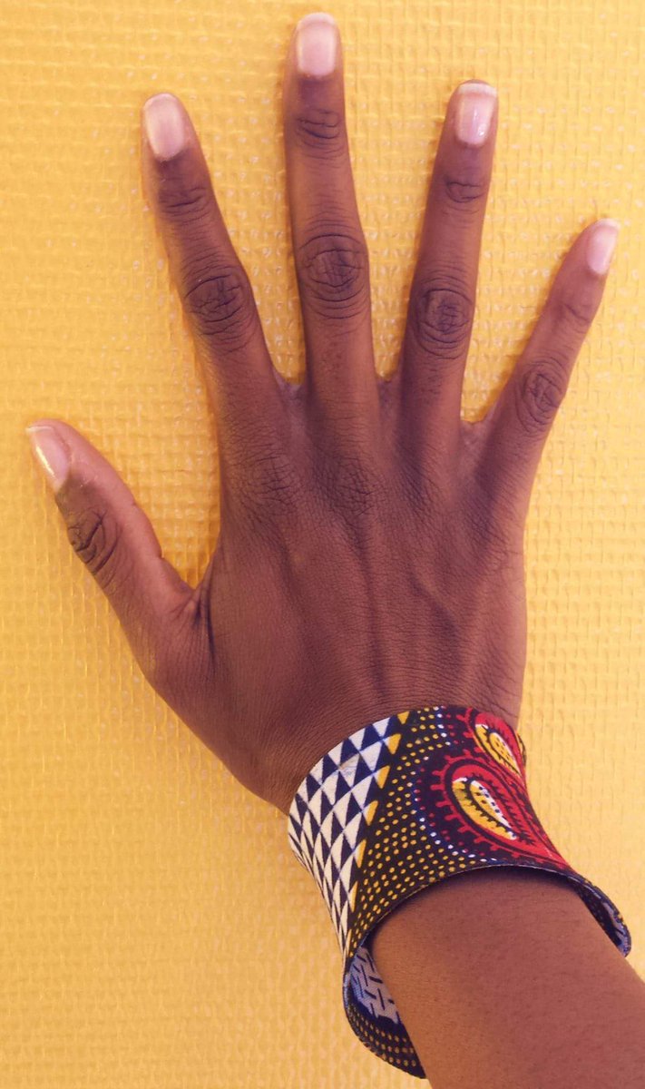 MalayeMambo's tweet photo. bracelet assortis aux talons #Malaye #hills #talons #wax #pagne #swagg https://t.co/gyIbbeE7QG