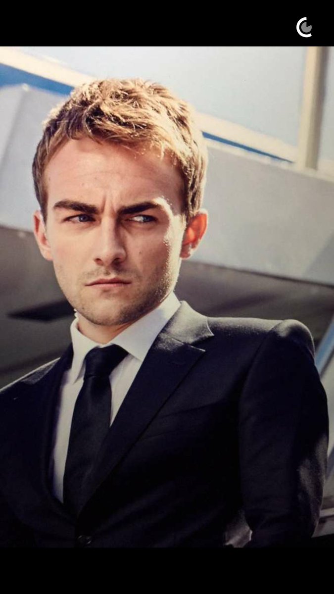 CaitlinH_17's tweet photo. My Royal #MCM #TheRoyalHangover @TheRoyalsOnE https://t.co/2Algqq2Irj