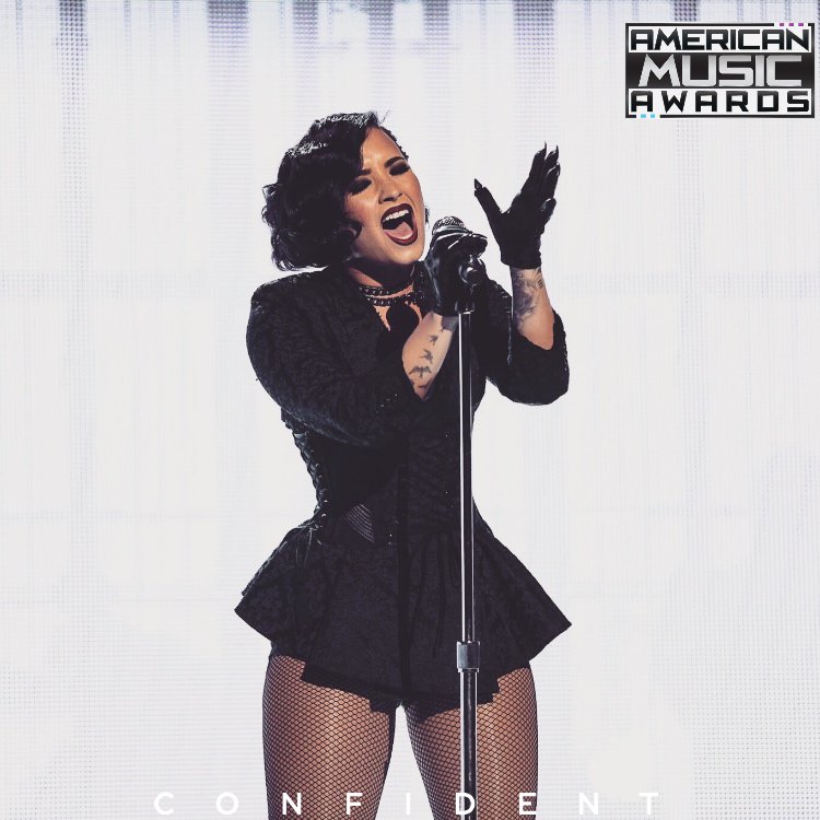demetriaonlyx's tweet photo. #AMAs #DemiOnAMAs https://t.co/UObZisfNmZ