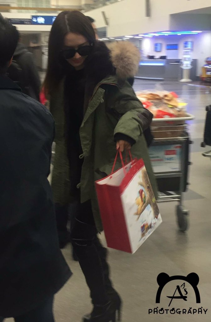 _010426's tweet photo. 151123 Im #Yoona in Prague!!!
Photo by me #Snsd #윤아 #소녀시대 https://t.co/9sQ8GPSztA