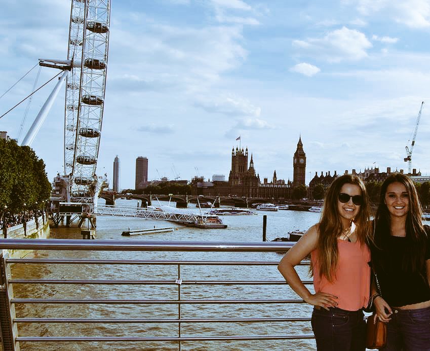 marinaredondo2's tweet photo. This girl is on fireeeeee 🎶💗 @andreaexp28 https://t.co/689wpzq9Wb