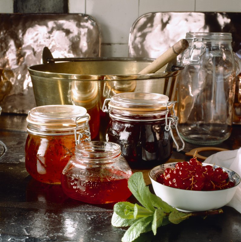 nationaltrust's tweet image. Jams, chutneys and preserves: bit.ly/1SX4MI4. Discover plenty of recipes in our handy book!