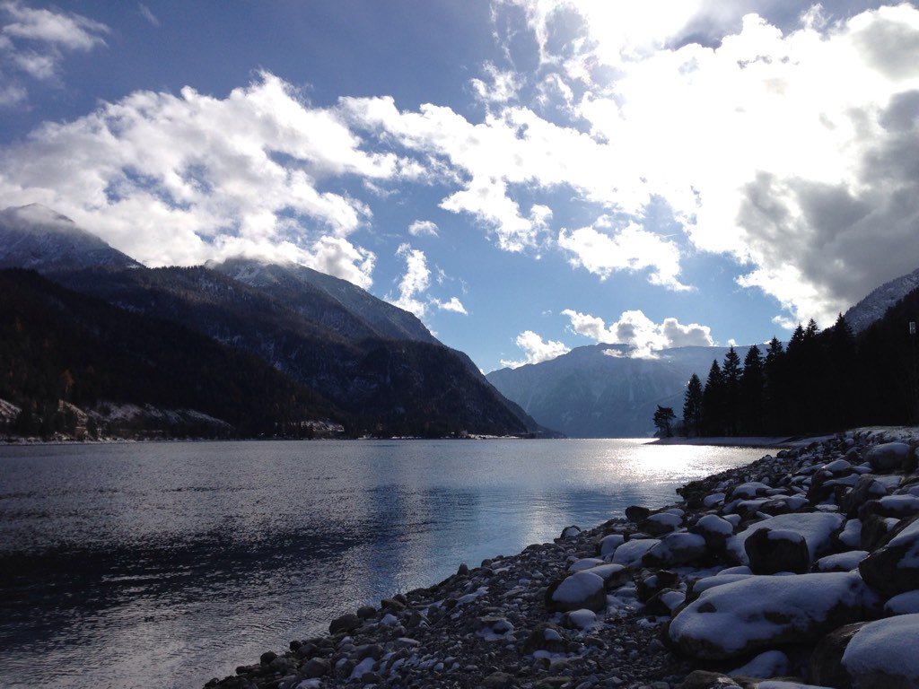Thoringi's tweet photo. So schön ist der Achensee im Winter! @PostAchenkirch #prmup #austria #winter https://t.co/UKrIRkvFXP