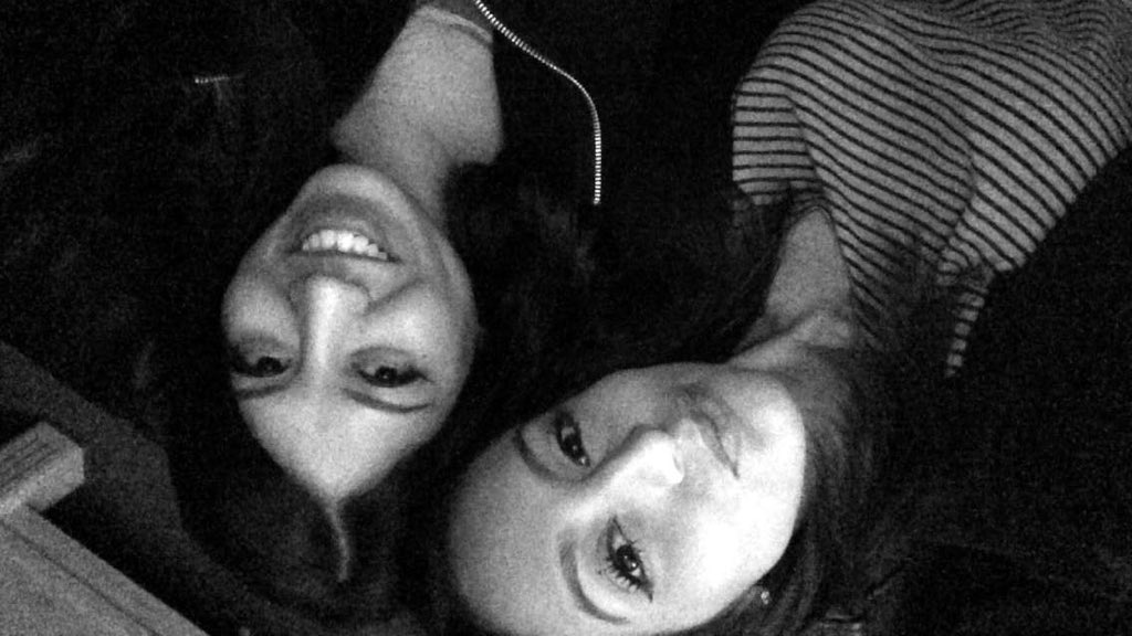 HighhBee420's tweet photo. @Veeyou1 #sunbae #nightrecaps 👭🍻💨 https://t.co/YAScruxvDL