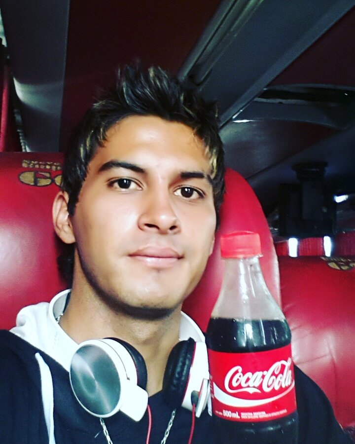 ManuuAyalaa19's tweet photo. Ahí voy #Bs_As #Luna_Park para ver al mejor @pablitolescano. Ya estoy x #RESISTENCIA https://t.co/X1orxVi004
