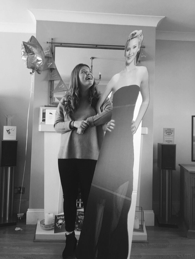 Everlark_4's tweet photo. This is as close as I'm ever gonna get to a picture with my idol https://t.co/YYpkNyMlso