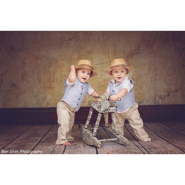 DennyMfg's tweet photo. How precious are these twins on our Parchment #backdrop and Alpine Plank Wood #floordrop! #Dennymfg #twins https://t.co/nmbpE3hc8l