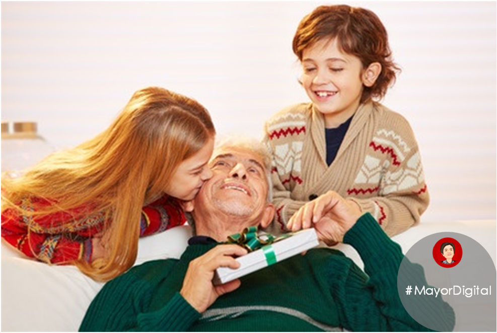 MayorDigital's tweet photo. ¡Haz feliz a los abuelos y enséñales a usar el #smartphone con este curso para estar en contacto con los suyos! https://t.co/C0qQIVoTbz