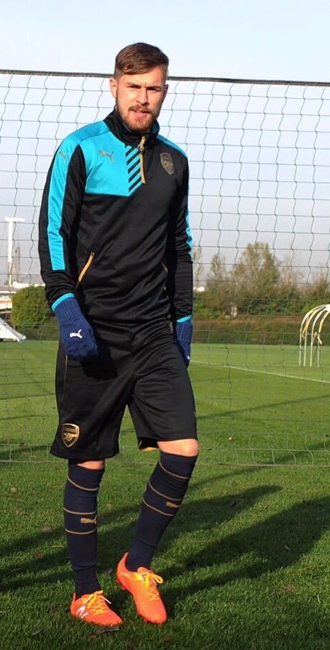 Lush_Legs's tweet photo. Aaron Ramsey is rare example of a South Walian with slight legs. His ancestors were likely sailors, or diplomats. https://t.co/1nFJ0qqAT3
