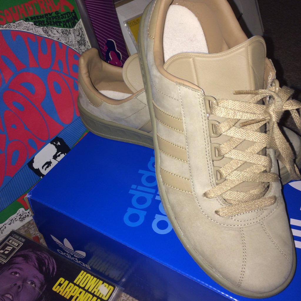 Themag7s's tweet photo. Looks like the beloved may be a few pressies shy this Xmas. Thanks Father @Gary_Aspden for my @adidasoriginals tho! https://t.co/kXwwmTnx1t