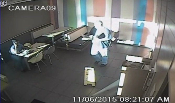 Video captures man stealing iPad from 7-year-old boy at S. Fla. restaurant bit.ly/1MysAQZ https://t.co/ZiUCOX0mde