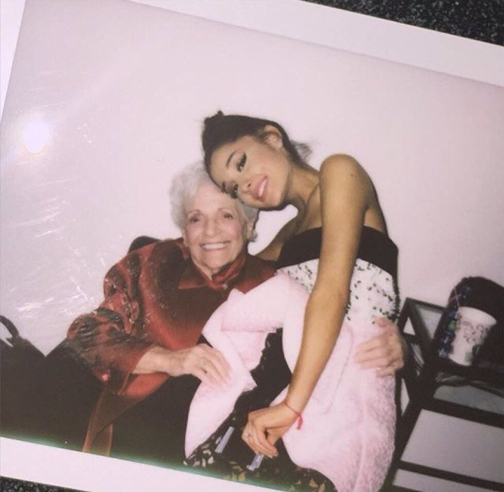 arianagbplanet's tweet photo. SHE POSTED:via Instagram https://t.co/BCUNuXSuTd