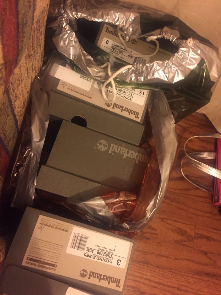 eighteighteenn's tweet photo. Got out Thanksgiving kicks 🤗 https://t.co/bHLkAIMp9d