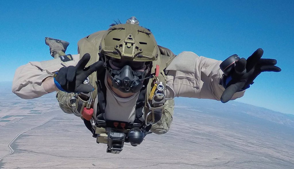 Mtek_USA's tweet photo. Getting some jump time with the FLUX #FluxHelmet #HaloJump #Tacticool #MTEK #BumpHelmet https://t.co/dfEMrt5smD