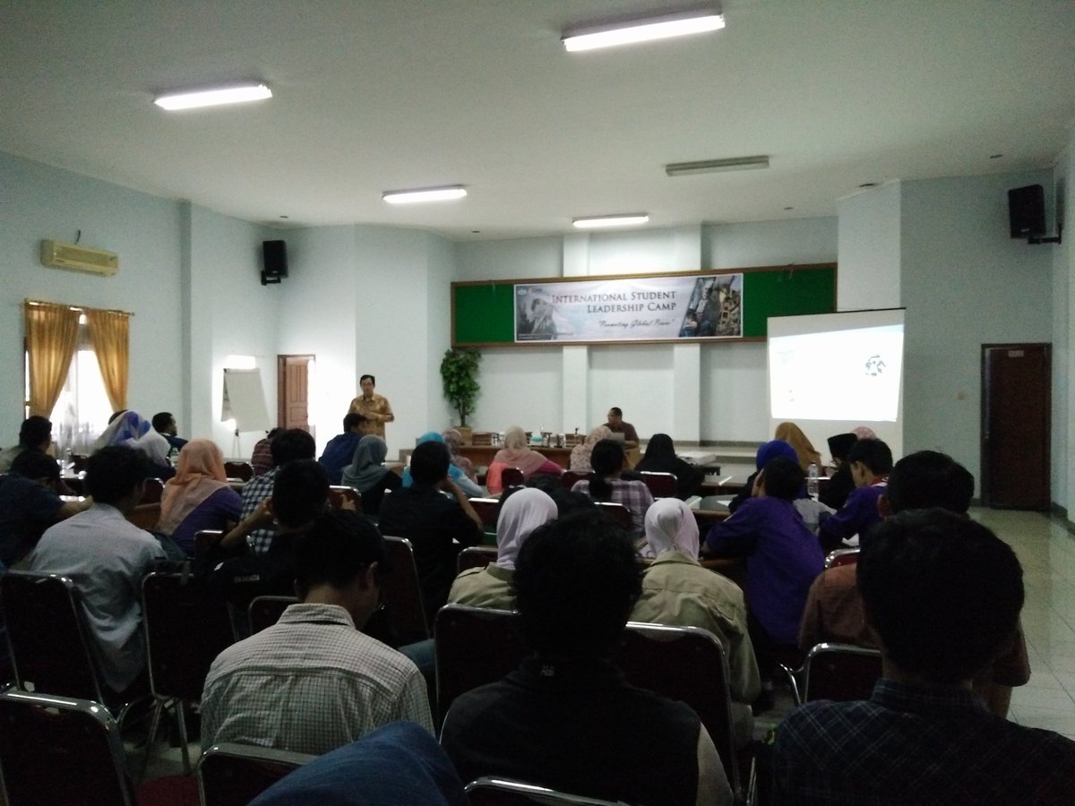 tries02jkt's tweet photo. International Student Ledaership Camp 2015. Cc @uinjktofficial https://t.co/C5tTF3yjrW