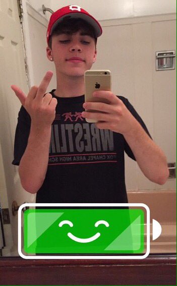 mxtter's tweet photo. These are old wtf I look like shit 😂😫 https://t.co/priKZEYucv