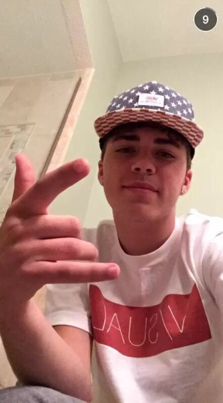 mxtter's tweet photo. These are old wtf I look like shit 😂😫 https://t.co/priKZEYucv