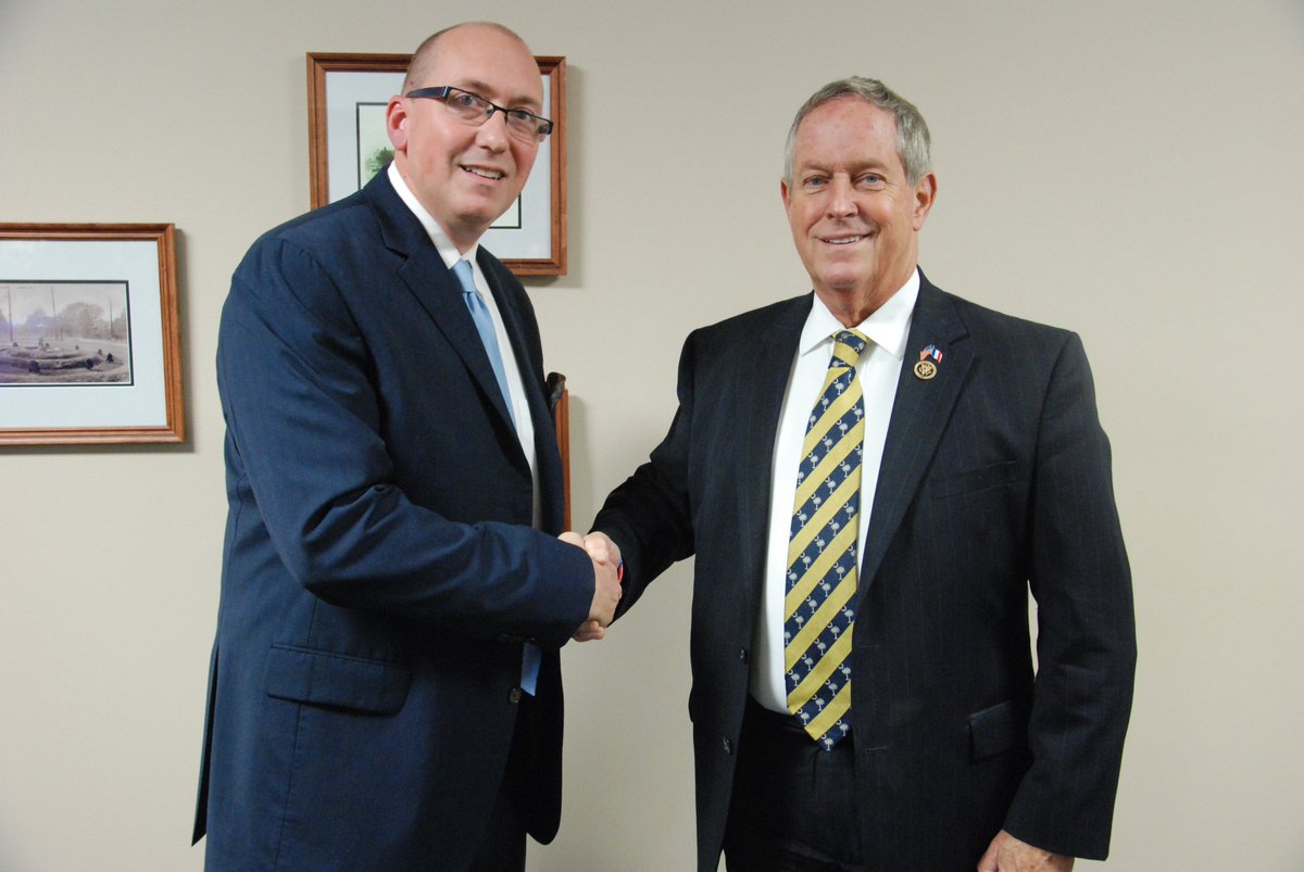 <a href="/RickNOsbon/">Rick Osbon</a> shakes hands with <a href="/RepJoeWilson/">Joe Wilson</a> before being sworn in as #Aiken's new mayor tonight.