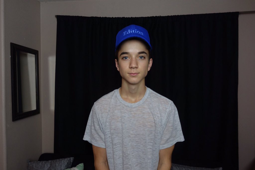 SeaveyDaniel's tweet photo. Hola https://t.co/kU0LhutlAv