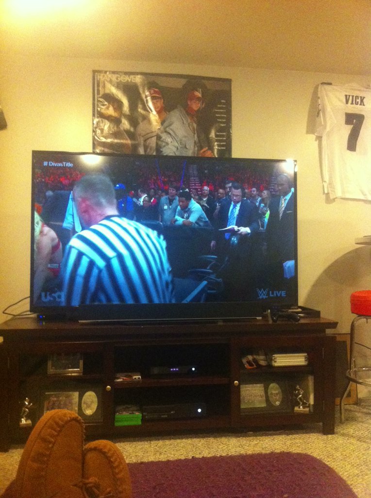 Jrubes20's tweet photo. @WWEUniverse @WWE how about you get commentators who don't read off script. #misstheking #misstheoldways https://t.co/1bzgdUYONR