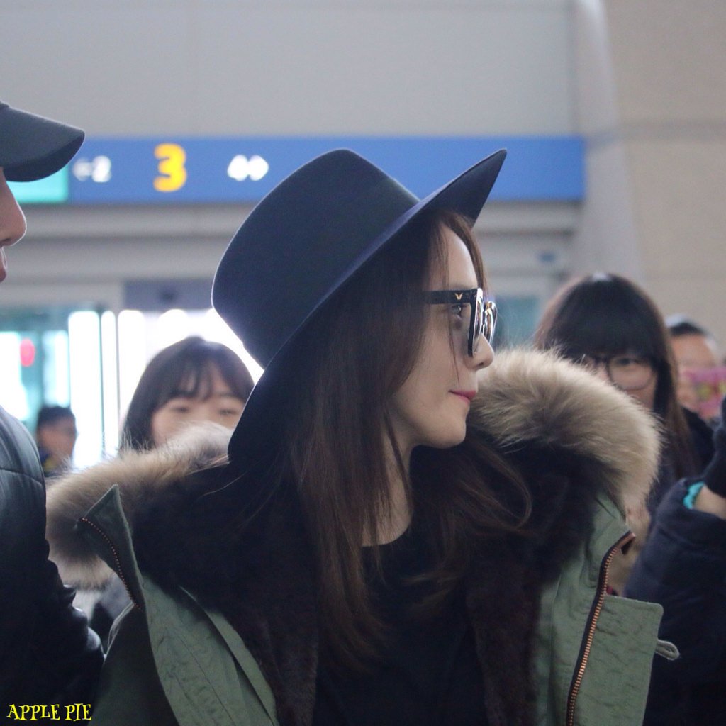 [PIC][23-11-2015]YoonA khởi hành đi Cộng hòa Séc để quay MV ca nhạc cùng Lý Dịch Phong vào sáng nay CUi8cq_U8AAoDUN