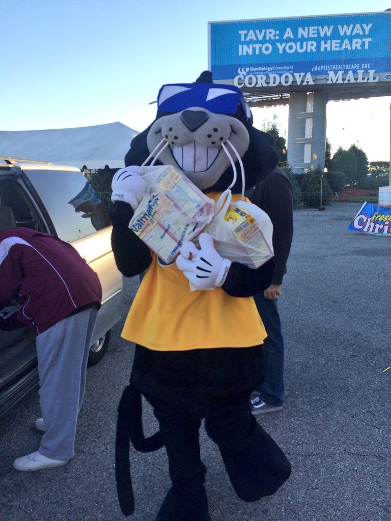 catcountry987's tweet photo. Helping @MannaFoodP raise food today for the annual #fillthemayflower food drive @ShopCordovaMall! https://t.co/BBrlht2Xu7