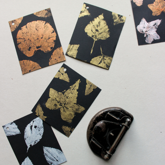 guidecentral's tweet photo. LEAF it up to @antonellapal84 to create these wonderful gift tags! #crafts #DIY
https://t.co/kD58ohIdDJ https://t.co/WQXEhkzdM2