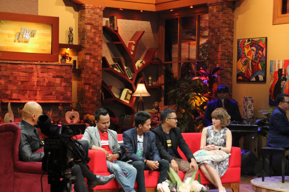 infoMJLK's tweet photo. Penampilan @hanyaterra di @HitamPutihT7 @TRANS7 kemarin sore. #infoMJLK https://t.co/k6aBY1d0Jr