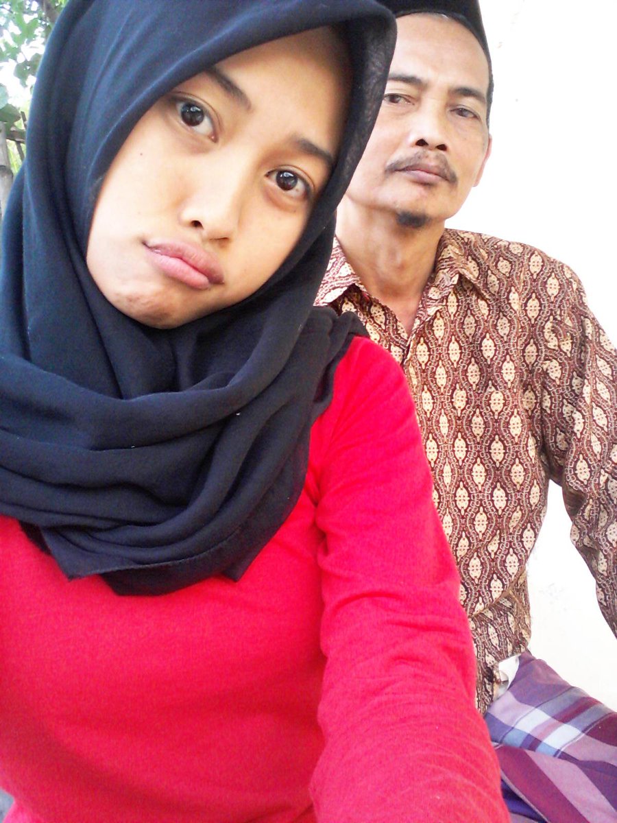 deviputri71's tweet photo. Dont forget happy father ({}) :* :) https://t.co/YbTOjuhrin