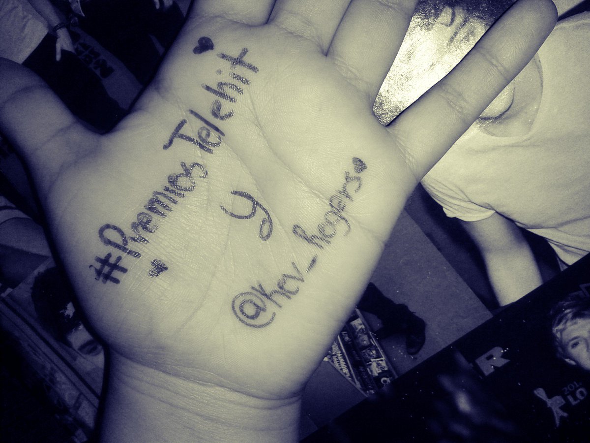 Yom_aln's tweet photo. @Kev_Rogers #PremiosTelehit #KevinEnTelehit 🙊❤

RT RT RT💞 https://t.co/zuXItaTaze