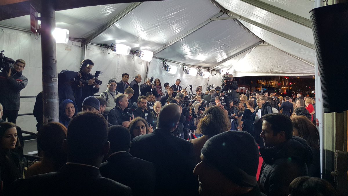 simonknighttv's tweet photo. The red carpet frenzy @iemmys @MaverickTV @bbcthree #growingupdowns https://t.co/t95F1u1G31