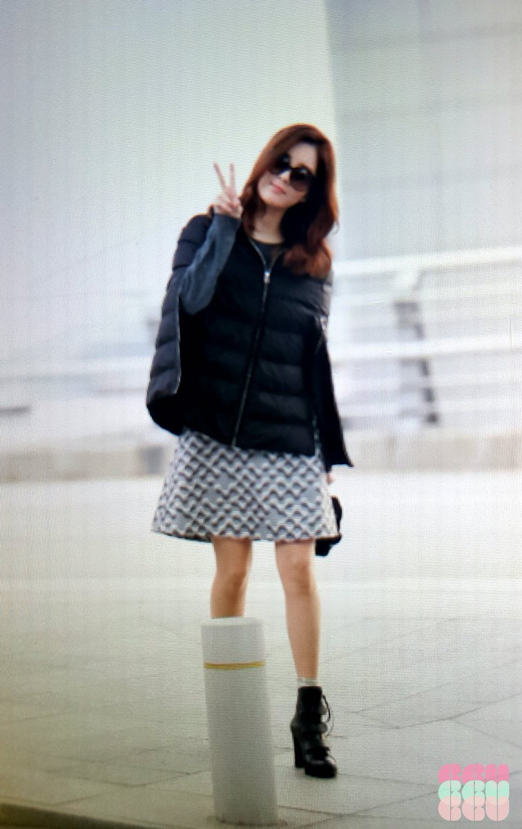 [PIC][24-11-2015]SeoHyun khởi hành đi Trung Quốc vào sáng nay CUiQ3jDUEAAm_At