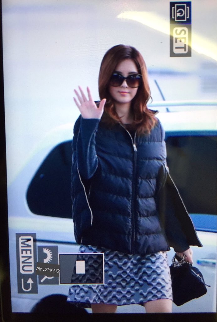 [PIC][24-11-2015]SeoHyun khởi hành đi Trung Quốc vào sáng nay CUiROIiU8AAIE-V
