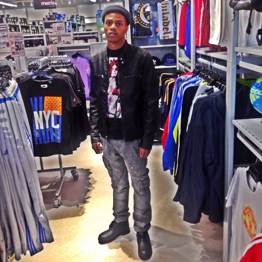 __Maniiii__'s tweet photo. Since Back 9th grade u was my Dawg 😪👼🏾❤️ #RIPMER ❣ https://t.co/aIf3dIofW8