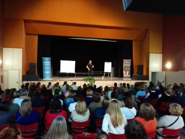 CaminaF's tweet photo. Hoy en Galdar casi 200 personas han disfrutado de nuestra conferencia. Mañana estaremos en Vecindario #caminafuego https://t.co/VyTc0cMP4N