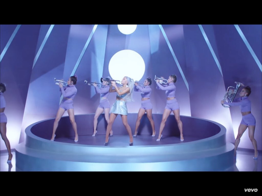 ari_moe1's tweet image. 🎺🎺🎺🎷🎷🎷🎶🎶🎶
#Foucus 
#Foucus on me 👀💕
#MTVStars Ariana Grande