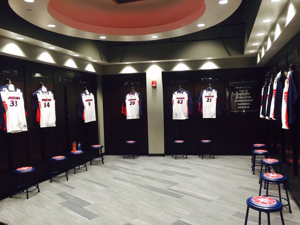 coachmcentire's tweet photo. This was the calm before the storm! (Photo by: @emilydwerlkotte๐ธ) #Arizona #RiseUpBearDown #LockerRoomSwag https://t.co/BuPMDeLiwe