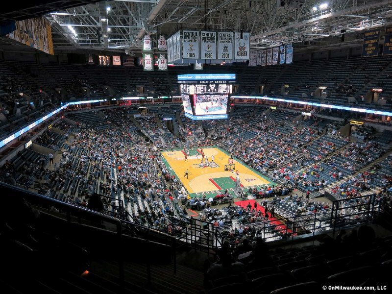VinceGoodshill's tweet photo. Looks like it about 70/30 #Pistons to #bucks fans, y'all.
#DetroitInvasion https://t.co/kujadGWyyG
