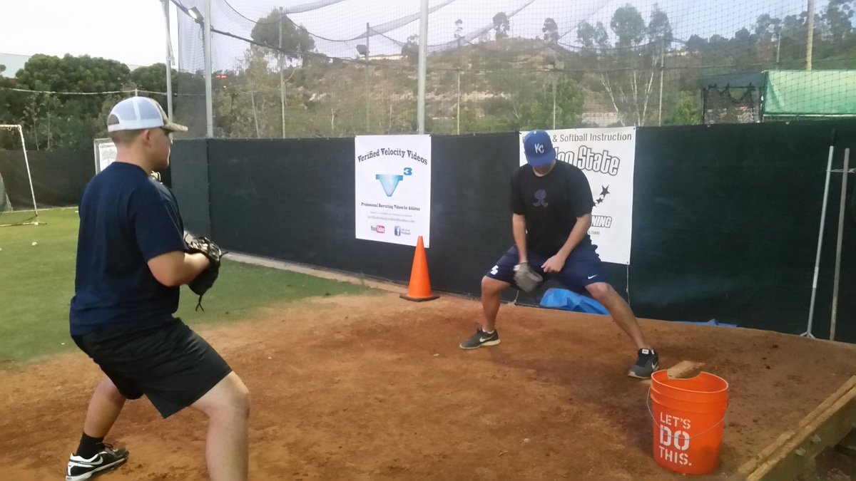 V3Videos's tweet photo. Discussing momentum pitching mechanics. # inertia #momentum https://t.co/3YmHLUZHxB