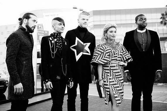 scotthoying's tweet photo. Our red carpet look for @theAMAs last night! (styled by @cdicelove13 // HMU by @torstenwitte) https://t.co/kOh3tiVaxX