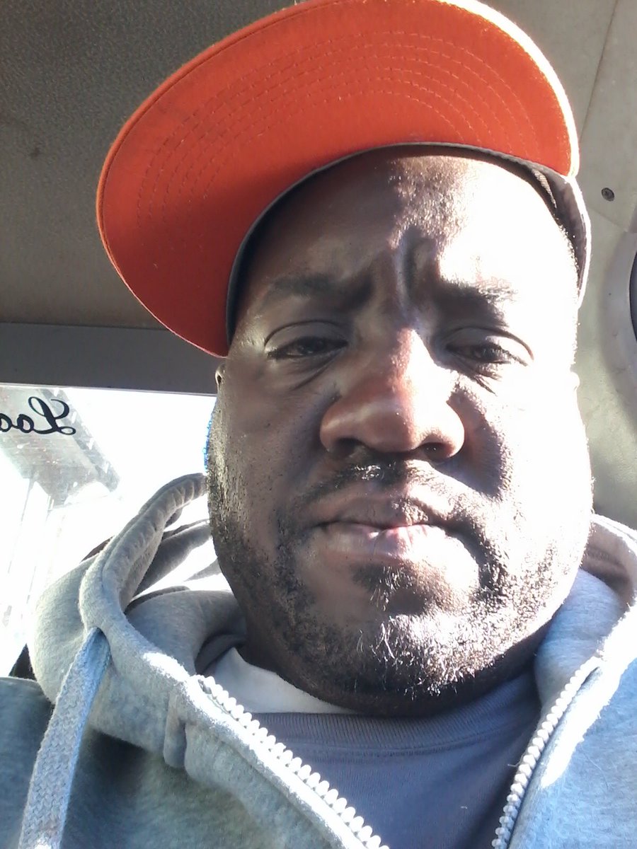 Mechanicblack's tweet photo. Man cold as hell.. https://t.co/ytToAHudWn