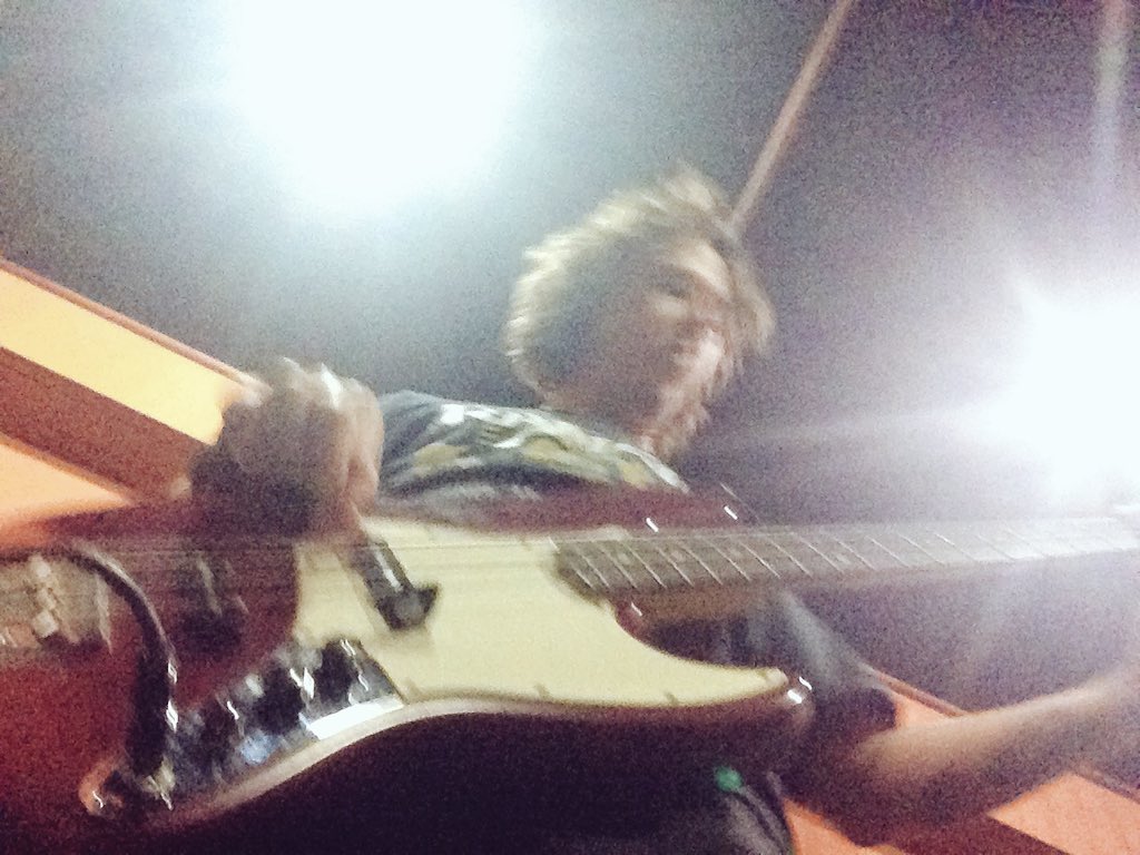 parasitosurbano's tweet photo. Lunes=Punk!!!  #punk #punkrock #monday #lunes #ensayo #rock https://t.co/dsCdaam4Wm