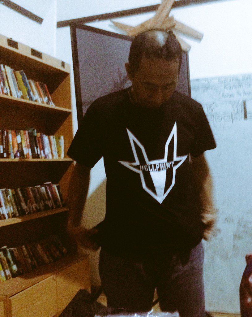 TS.HP - IDR 100K
HELLPRINT OFFICIAL STORE
Parahyangan Plaza Lt.2 Bdg
Online Merch &amp; Tiket Presale WA : 08121425395