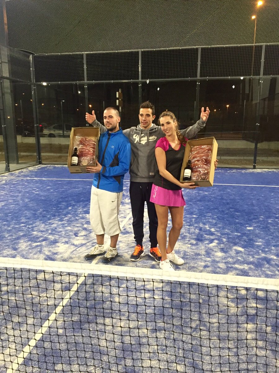PadelChorques's tweet photo. Nuestra alumna Alexandra campeona en su primer torneo en Madrid !!! #escuelafuturapadel #padel #lovepadel #padel100% https://t.co/lsvS5JGWeh