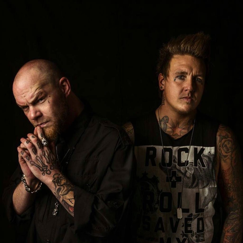 paparoach's tweet photo. Great 📷 of Jacoby &amp; Ivan (@FFDP) by @andrewlipovsky for @kerrangmagazine. #paparoach https://t.co/lc2cAVPSza https://t.co/9S32Es4GM1