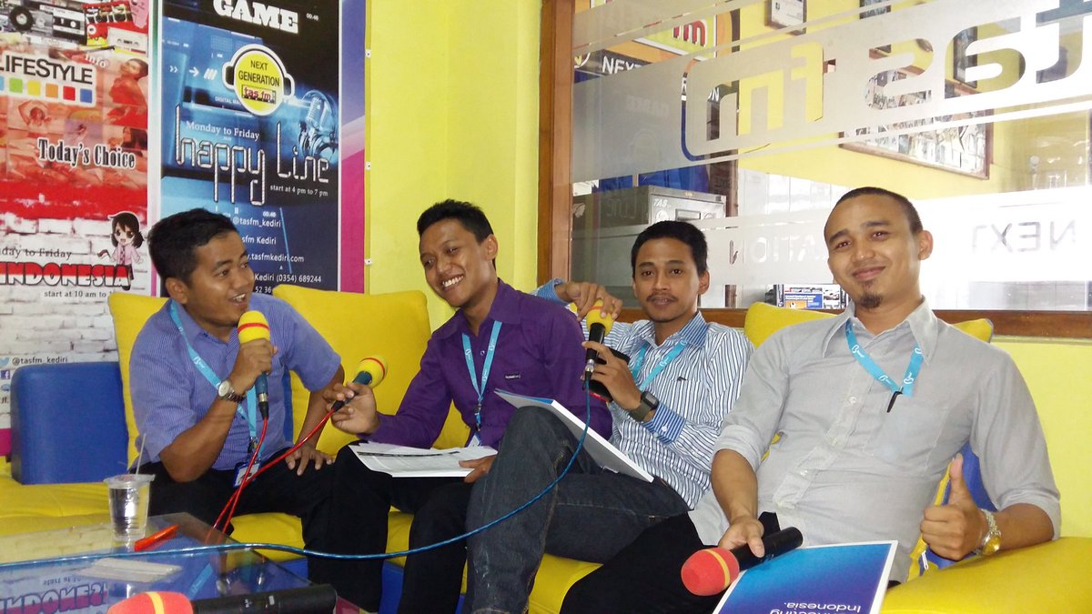tasfm_kediri's tweet photo. now #FRESHTALKSHOW with @BiznetNetworks https://t.co/qB8RFyi8Ei