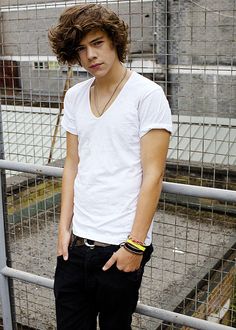 Maceyjane123's tweet photo. @epDannyEdge I think u look like Harry  but that's just me or at least Ur hair looks alike..... kinda. https://t.co/Ym5EMhibv6