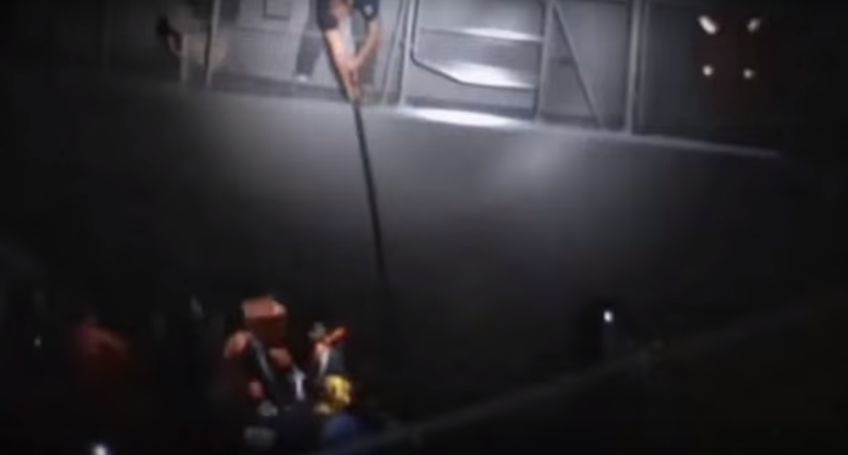 DiarioPE's tweet photo. Vídeo mostra guarda costeira da Grécia afundando bote de refugiados. Via @CuriosaMente24h: https://t.co/uVhwbdWDCe https://t.co/iPj5GoICQA