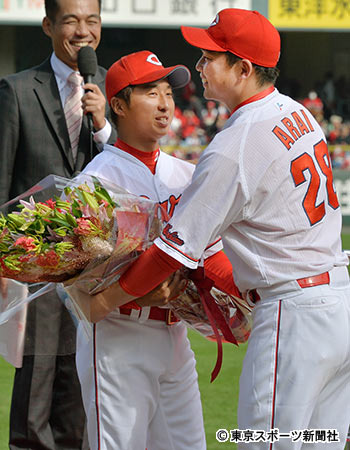 かーぷぶーん Al Twitter 東出 171cm をやさしく抱きしめる新井さん 1cm にカープファン感動 Carp カープ ファン感謝デー カープ東出輝裕の引退セレモニー 新井さんが花束贈呈 T Co Lmyrphchpe T Co 5y7p8zkhas Twitter かーぷぶーん Al Twitter 東出 171cm をやさしく抱きしめる新井さん 1cm にカープファン感動 Carp カープ ファン感謝デー カープ東出輝裕の引退セレモニー 新井さんが花束贈呈 T Co Lmyrphchpe T Co 5y7p8zkhas Twitter