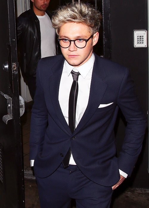 tingly_parker's tweet photo. "Professor Niall Horan is about to give us a speech about his new invented word chonce!"

#MTVStars One Direction https://t.co/7HpNbFITTo